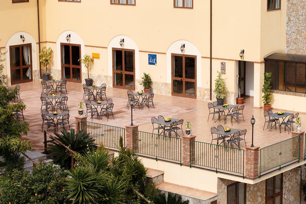 Agriturismo Villa Orchidea Ali Terme Exteriör bild